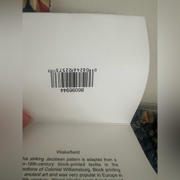 Williamsburg Marketplace Floral Blue Apron - Picture 6 of 13